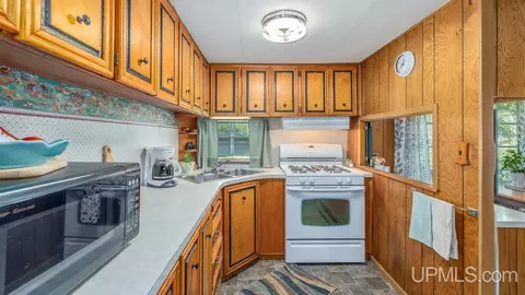 Kitchen - 3691 K, Bark River, MI 49807 photo 2 of 2