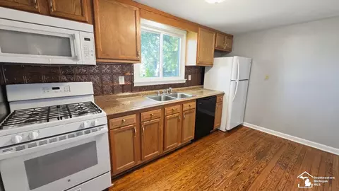 Kitchen - 40 Kessler, Monroe, MI 48162 photo 4 of 4