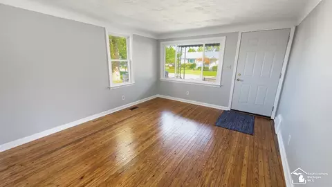 Living - 40 Kessler, Monroe, MI 48162 photo 3 of 3