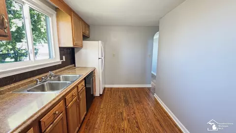 Kitchen - 40 Kessler, Monroe, MI 48162 photo 3 of 4