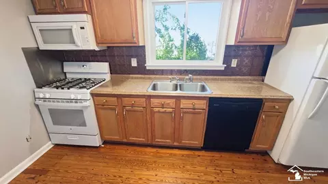 Kitchen - 40 Kessler, Monroe, MI 48162 photo 1 of 4