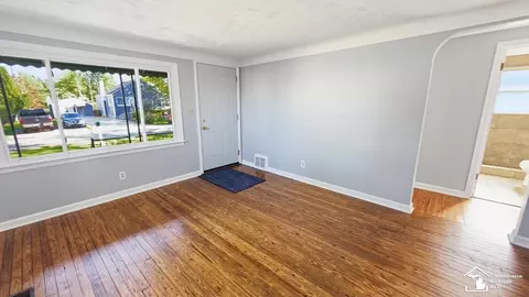Living - 40 Kessler, Monroe, MI 48162 photo 2 of 3
