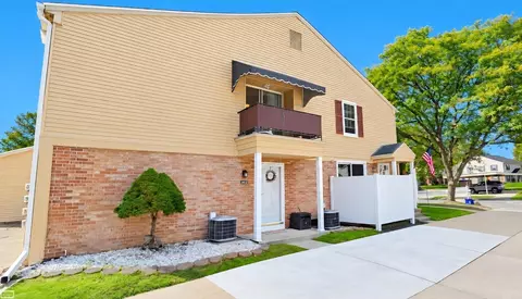 24162 Meadow Brg # 93, Clinton Township, MI 48035