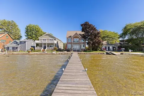 2800 Round Lake Hwy, Manitou Beach, MI 49253