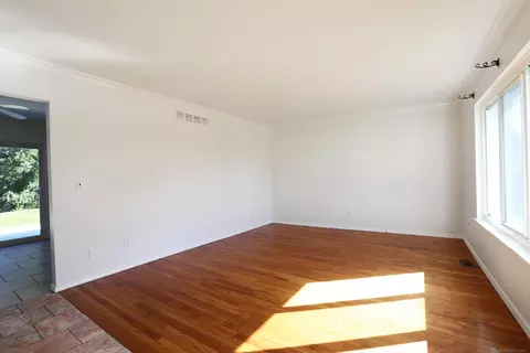 Living - 5181 Fredrick, Sterling Heights, MI 48310 photo 3 of 7