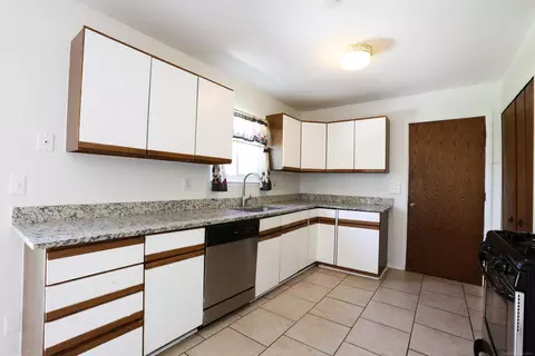 Kitchen - 5181 Fredrick, Sterling Heights, MI 48310 photo 4 of 5