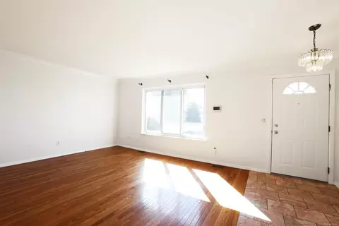 Living - 5181 Fredrick, Sterling Heights, MI 48310 photo 2 of 7
