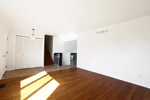 Living - 5181 Fredrick, Sterling Heights, MI 48310 photo 4 of 7