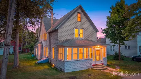 1116 Minnesota, Gladstone, MI 49837