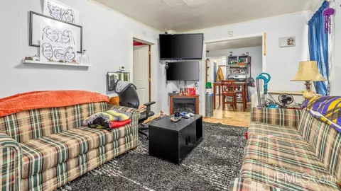 Living - 2011 N 16th, Escanaba, MI 49829 photo 1 of 1