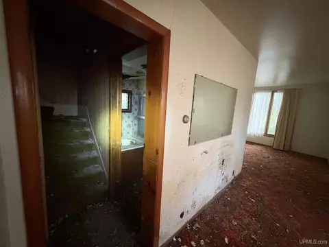 Entry Way - 709 Park, Ishpeming, MI 49849 photo 2 of 6