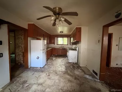 Entry Way - 709 Park, Ishpeming, MI 49849 photo 1 of 6
