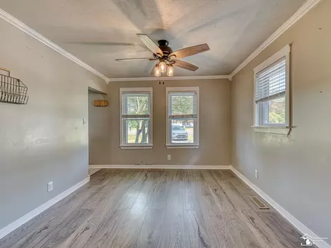 Living - 3193 W Temperance, Temperance, MI 48182 photo 2 of 5