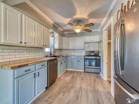 Kitchen - 3193 W Temperance, Temperance, MI 48182 photo 1 of 3
