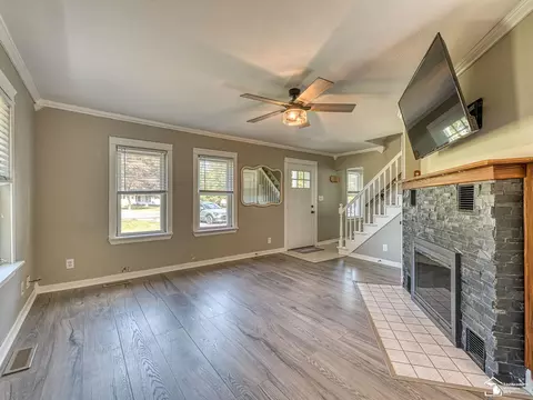 Living - 3193 W Temperance, Temperance, MI 48182 photo 3 of 5