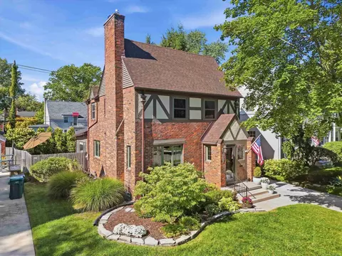 1259 Grayton, Grosse Pointe Park, MI 48230