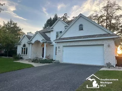 7365 Hidden Vly, Lambertville, MI 48144