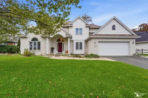 7365 Hidden Vly, Lambertville, MI 48144