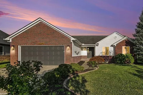 56274 Robin, Macomb, MI 48042