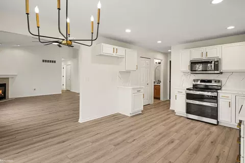 Kitchen - 56274 Robin, Macomb, MI 48042 photo 2 of 2