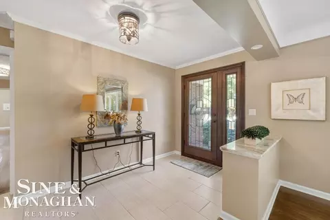 Entry Way - 605 Hidden, Grosse Pointe Woods, MI 48235 photo 3 of 6