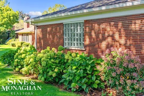 Exterior - 605 Hidden, Grosse Pointe Woods, MI 48235 photo 2 of 9