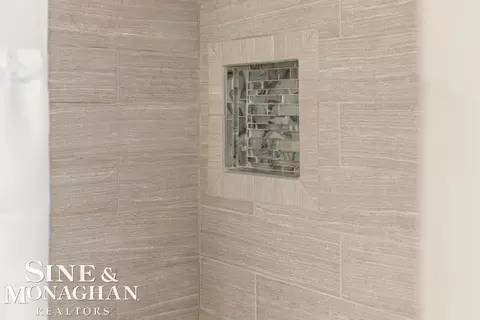 Bath - 605 Hidden, Grosse Pointe Woods, MI 48235 photo 4 of 6