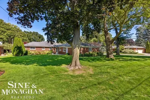Exterior - 605 Hidden, Grosse Pointe Woods, MI 48235 photo 3 of 9