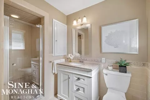 Bath - 605 Hidden, Grosse Pointe Woods, MI 48235 photo 5 of 6