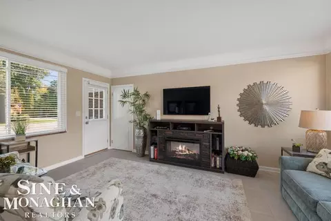 Living - 605 Hidden, Grosse Pointe Woods, MI 48235 photo 2 of 3
