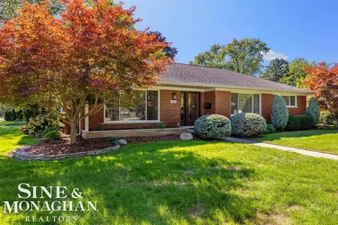 Exterior - 605 Hidden, Grosse Pointe Woods, MI 48235 photo 9 of 9