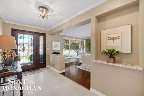 Entry Way - 605 Hidden, Grosse Pointe Woods, MI 48235 photo 4 of 6