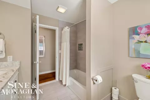 Bath - 605 Hidden, Grosse Pointe Woods, MI 48235 photo 3 of 6