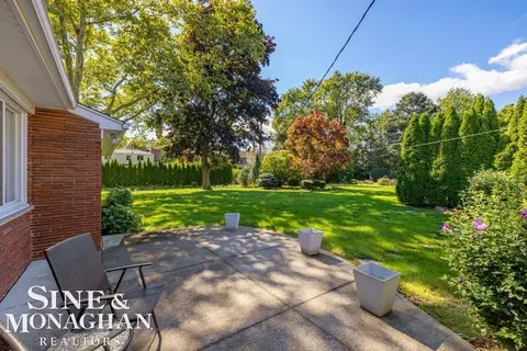 Exterior - 605 Hidden, Grosse Pointe Woods, MI 48235 photo 7 of 9