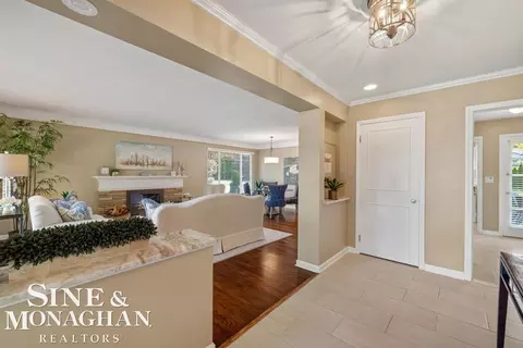 Entry Way - 605 Hidden, Grosse Pointe Woods, MI 48235 photo 6 of 6