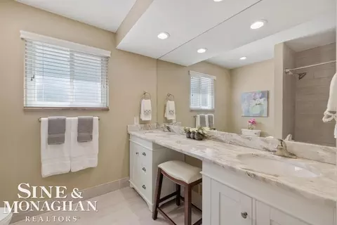 Bath - 605 Hidden, Grosse Pointe Woods, MI 48235 photo 1 of 6