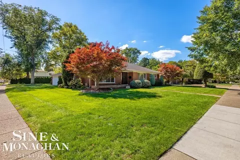 Exterior - 605 Hidden, Grosse Pointe Woods, MI 48235 photo 8 of 9