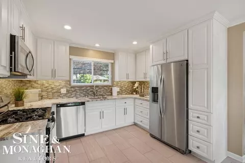 Kitchen - 605 Hidden, Grosse Pointe Woods, MI 48235 photo 2 of 5