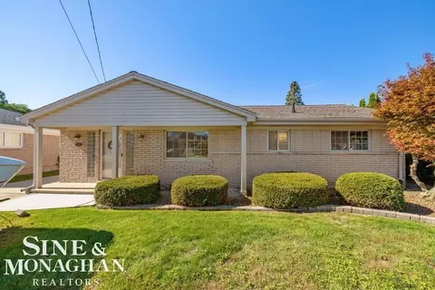 38015 Circle, Harrison Township, MI 48045