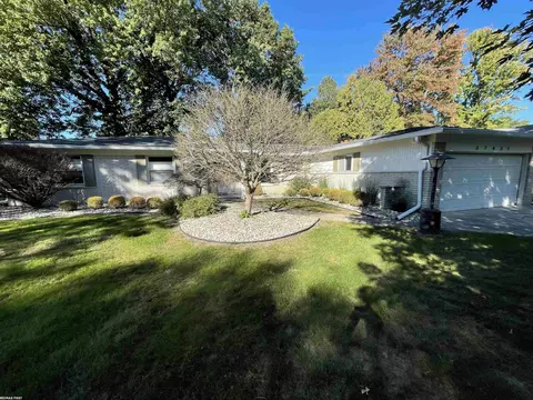 37431 Tall Oak, Clinton Township, MI 48036