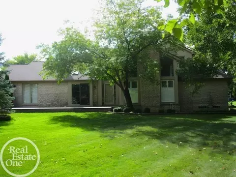 43169 W Kirkwood, Clinton Township, MI 48038