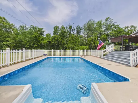 Exterior - 3183 Bluebush, Monroe, MI 48162 photo 5 of 33