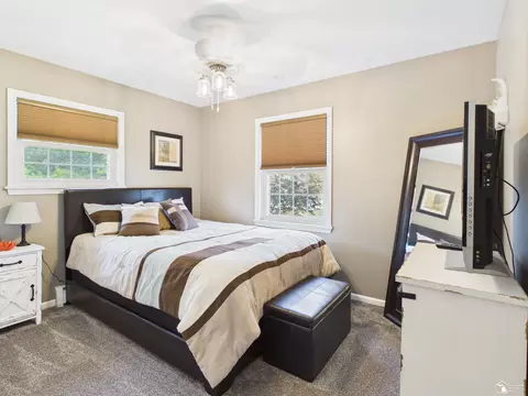 Bedroom - 3183 Bluebush, Monroe, MI 48162 photo 5 of 11