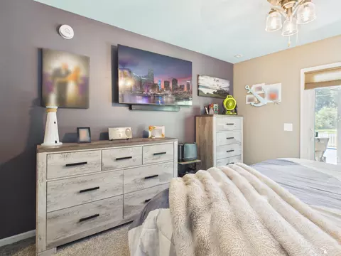 Bedroom - 3183 Bluebush, Monroe, MI 48162 photo 2 of 11