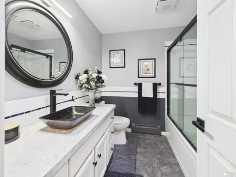 Bath - 3183 Bluebush, Monroe, MI 48162 photo 1 of 6