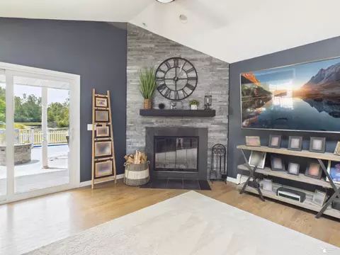 Living - 3183 Bluebush, Monroe, MI 48162 photo 5 of 9