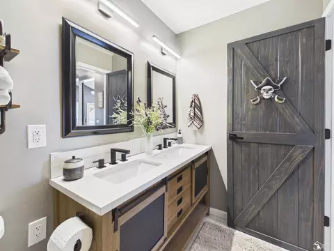 Bath - 3183 Bluebush, Monroe, MI 48162 photo 5 of 6