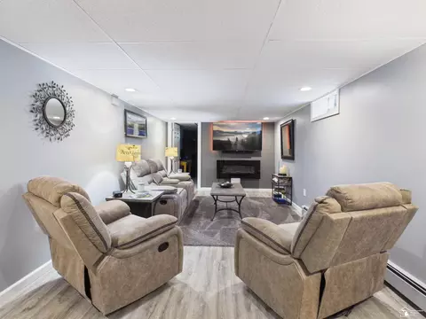 Living - 3183 Bluebush, Monroe, MI 48162 photo 7 of 9