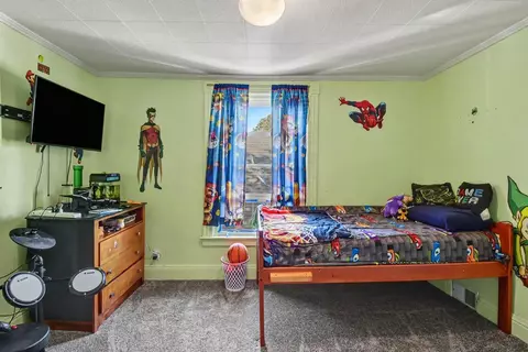 Bedroom - 2015 7th, Bay City, MI 48708 photo 2 of 4