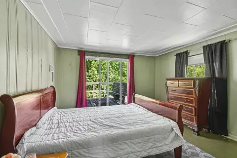 Bedroom - 2015 7th, Bay City, MI 48708 photo 4 of 4